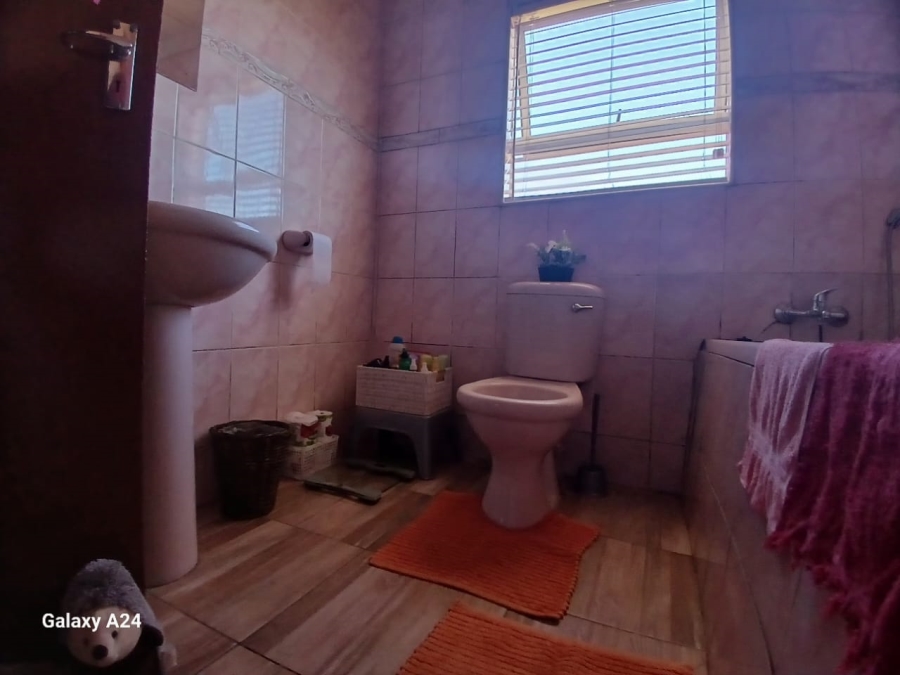 3 Bedroom Property for Sale in Scenery Park Eastern Cape